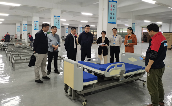 參觀生產(chǎn)車間