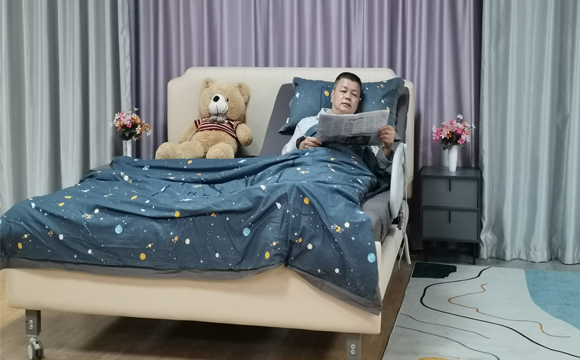 起背看報 起背看報