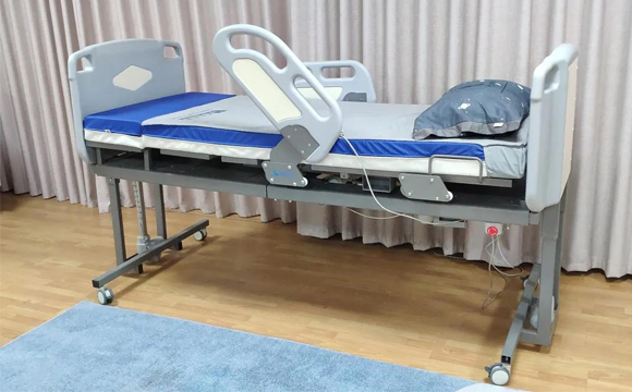 電動(dòng)升降護(hù)理床