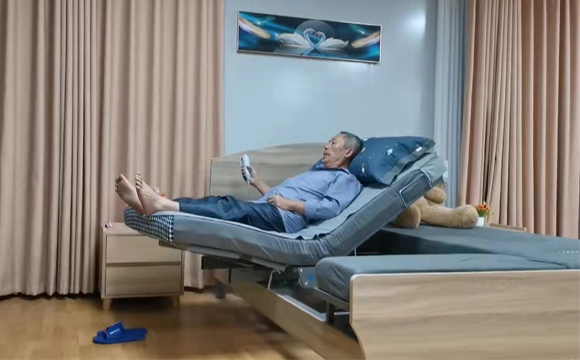 護(hù)理床旋轉(zhuǎn)功能