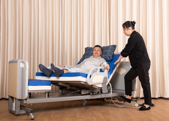 手動電動一體護理床LY609