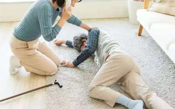 老人跌倒 老人跌倒