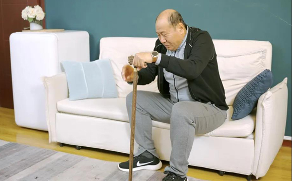 老人起身圖 老人起身圖