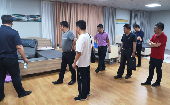 來廠考察:參觀樣品房 來廠考察:參觀樣品房