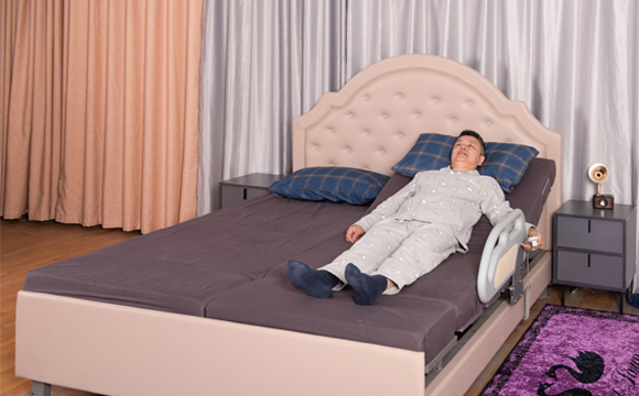 家庭旋轉(zhuǎn)護理床