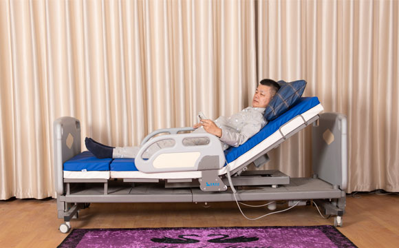 電動旋轉(zhuǎn)護(hù)理床