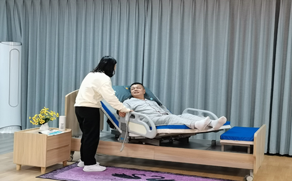 電動(dòng)旋轉(zhuǎn)護(hù)理床護(hù)理不累人 電動(dòng)旋轉(zhuǎn)護(hù)理床護(hù)理不累人