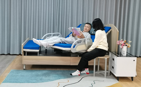 電動旋轉(zhuǎn)護理床