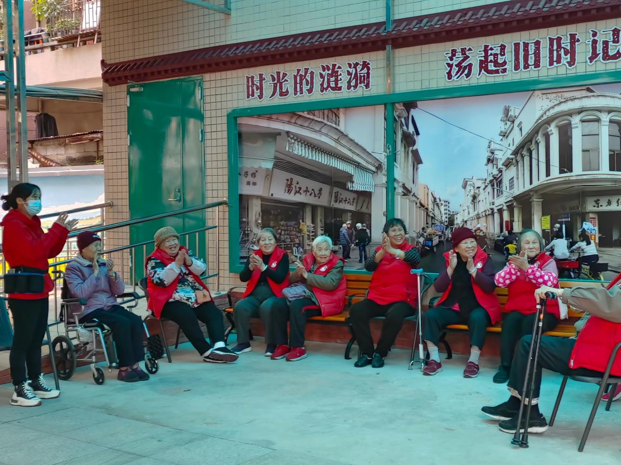 老人用電動護理床